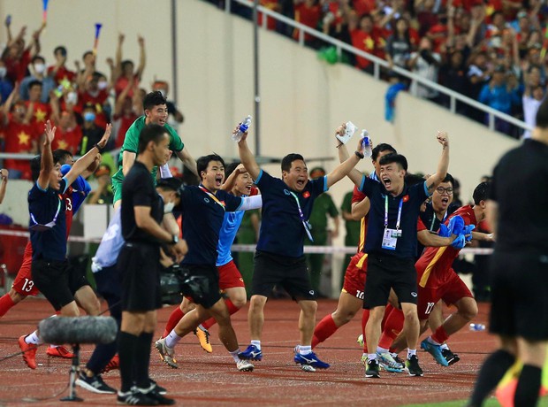 VÔ ĐỊCH RỒI!!! U23 Việt Nam giành tấm HCV SEA Games lịch sử - Ảnh 4.