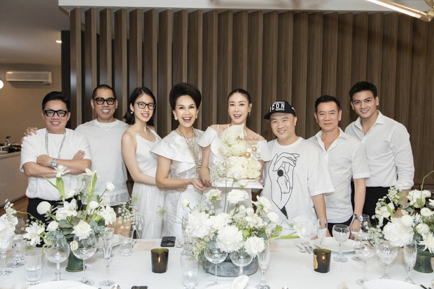 Diễm My, MC Thanh Thanh Huyền diện sắc trắng dự tiệc sinh nhật Hoa hậu Hà Kiều Anh - Ảnh 2.