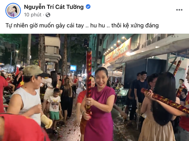 Vbiz stars burst out, went down the street to celebrate the victory of the Vietnamese team, especially Thuy Tien attracted attention because of her cute expression - Photo 14.