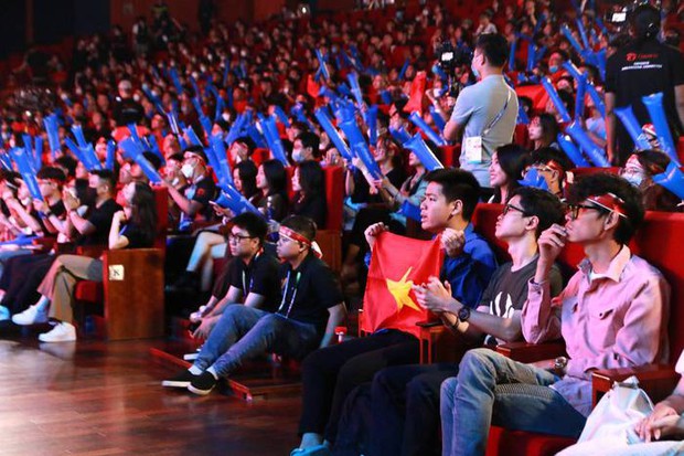 Gấu, ProE và dàn streamer nổi tiếng rủ nhau đến cổ vũ ĐT Liên Quân Việt Nam vô địch SEA Games 31 - Ảnh 8.