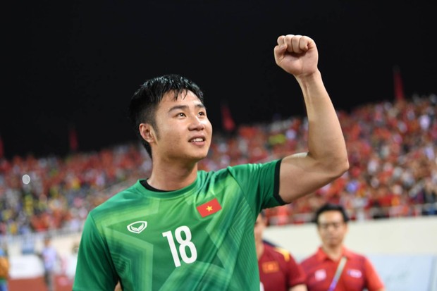 Nhâm Mạnh Dũng hét to đầy phấn khích, Phan Tuấn Tài mắt đỏ hoe tạo nên loạt khoảnh khắc ấn tượng của U23 Việt Nam tại SEA Games 31  - Ảnh 4.