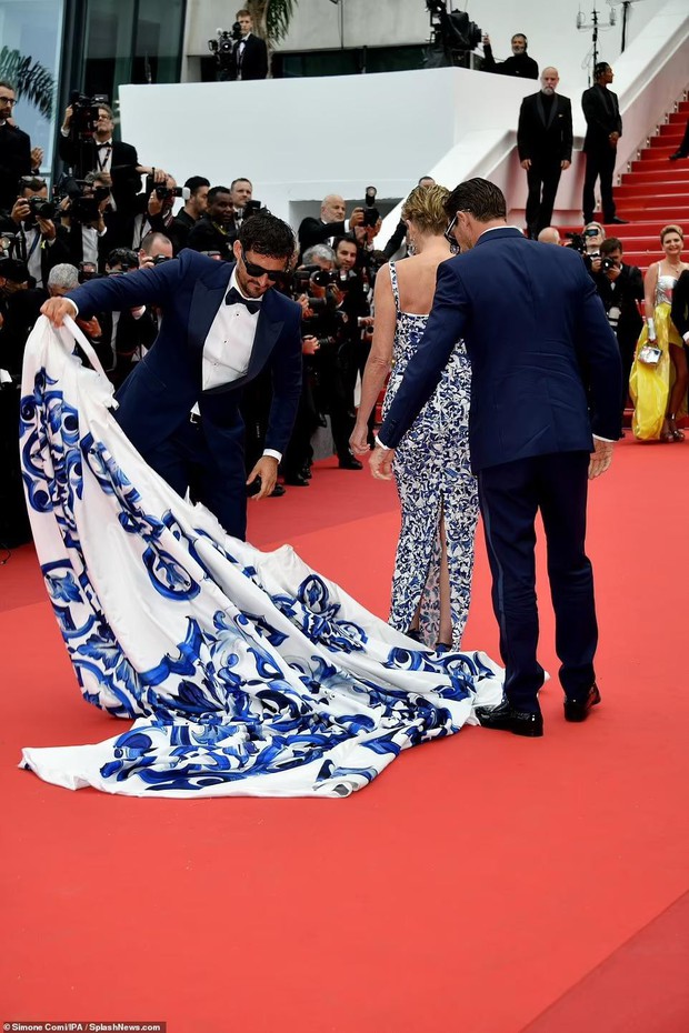 Cannes ngày 6: Sharon Stone cởi váy trên thảm đỏ, hai người đẹp gặp sự cố lộ hàng kém duyên - Ảnh 3.