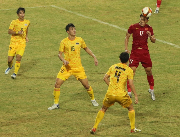 Cái dớp kỳ lạ của bóng đá Thái Lan: 3 lần mặc áo vàng thua Việt Nam bởi đánh đầu - Ảnh 1.