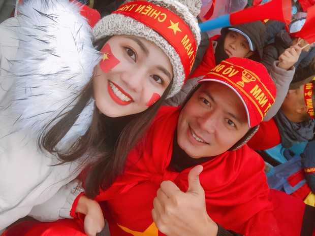 Nhan sắc xinh đẹp gây sốt của dàn Hoa, Á hậu mỗi lần đến sân vận động cổ vũ đội tuyển Việt Nam - Ảnh 9.