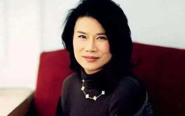 Mẹ đơn thân lăn lộn trên thương trường, trở thành nữ tỷ phú hàng đầu Trung Quốc với nguyên tắc 3 Không: 30 năm đi làm không nghỉ phép, không chèo kéo quan hệ - Ảnh 1.