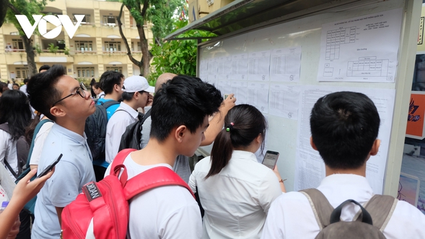 Tuyển sinh lớp 10 tại Hà Nội 2022: Nội dung đề thi chủ yếu thuộc chương trình lớp 9 - Ảnh 1.