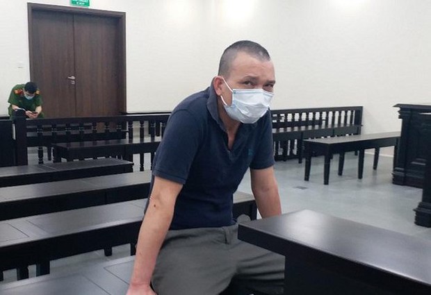 Bị truy nã tội giết người ở Thanh Hóa, trốn ra Hà Nội dùng dao đâm tài xế taxi - Ảnh 1.
