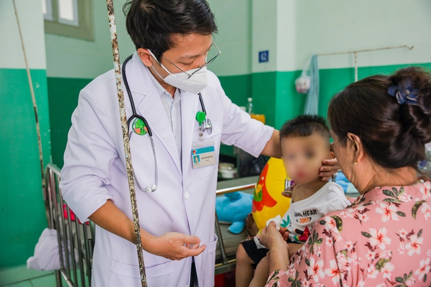 Inside the isolation area for children with hand, foot and mouth disease at Children's Hospital: Cases continue to increase, doctors warn - Photo 6.