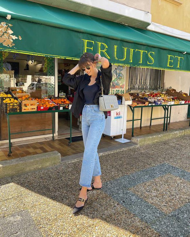 Quý cô người Pháp diện quần jeans ống đứng xuyên mùa hè, gợi ý 11 cách mặc siêu hợp nàng 30+ - Ảnh 1.