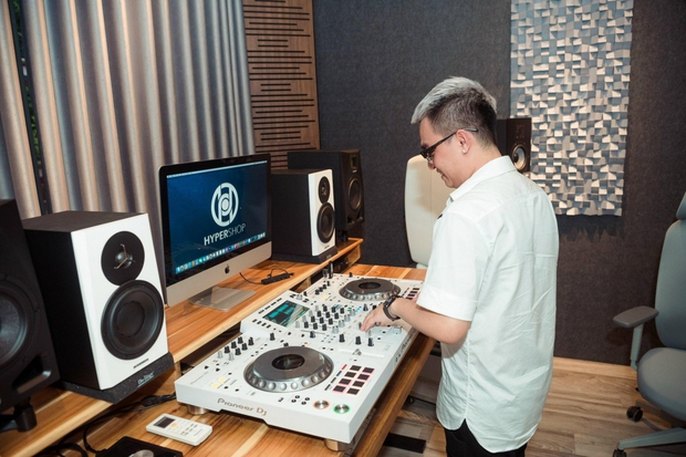HLV Rap Việt LK hội ngộ bạn thân DJ Xlim - Ảnh 2.