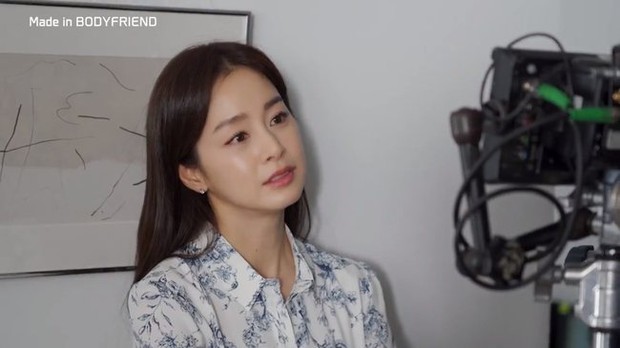 Vợ chồng Kim Tae Hee khiến công chúng ghen tị với khoảnh khắc nựng yêu nhau cực dễ thương - Ảnh 4.