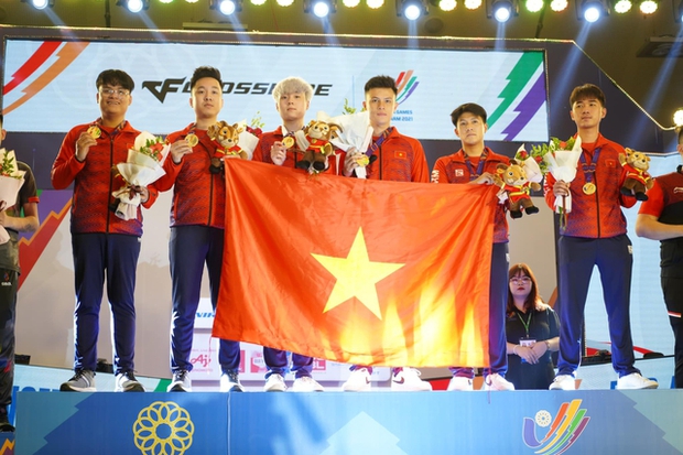 Nữ MC xinh đẹp của Esports SEA Games được CĐM khen ngợi và hành động đáng yêu khi đội tuyển VN giành HCV - Ảnh 3. Nữ MC xinh đẹp của Esports SEA Games được CĐM khen ngợi và hành động đáng yêu khi đội tuyển VN giành HCV - Ảnh 3.