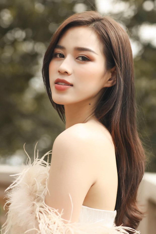 Không chỉ đôi chân dài 1m1, Hoa hậu Đỗ Thị Hà khoe lưng ong đẹp mê mẩn - Ảnh 7.