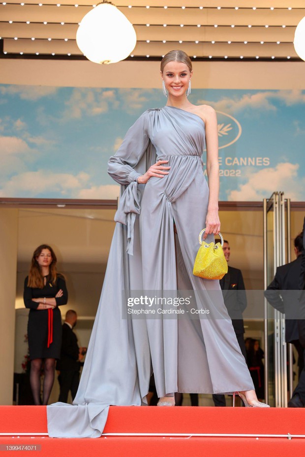 Cannes ngày 10: Bella Hadid thành tâm điểm với mốt không nội y, thả dáng đẹp như tượng tạc - Ảnh 19.