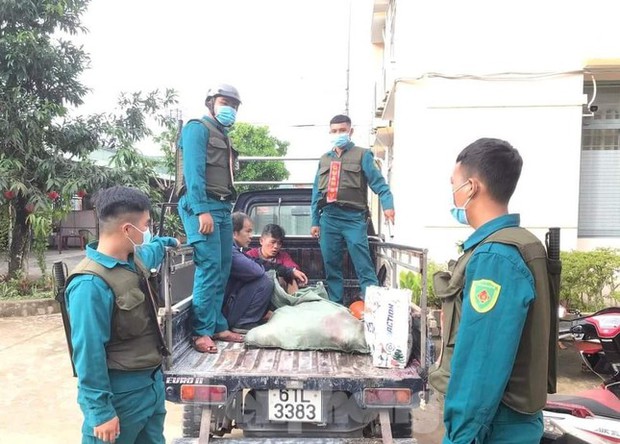 Cẩu tặc xịt hơi cay chống trả vẫn không chạy thoát - Ảnh 1.