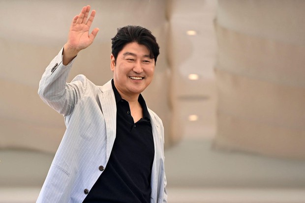 Nam diễn viên Hàn đầu tiên thắng giải Cannes: Quốc bảo điện ảnh oanh tạc phòng vé, thời trẻ từng bị ghẻ lạnh vì kém sắc - Ảnh 2.