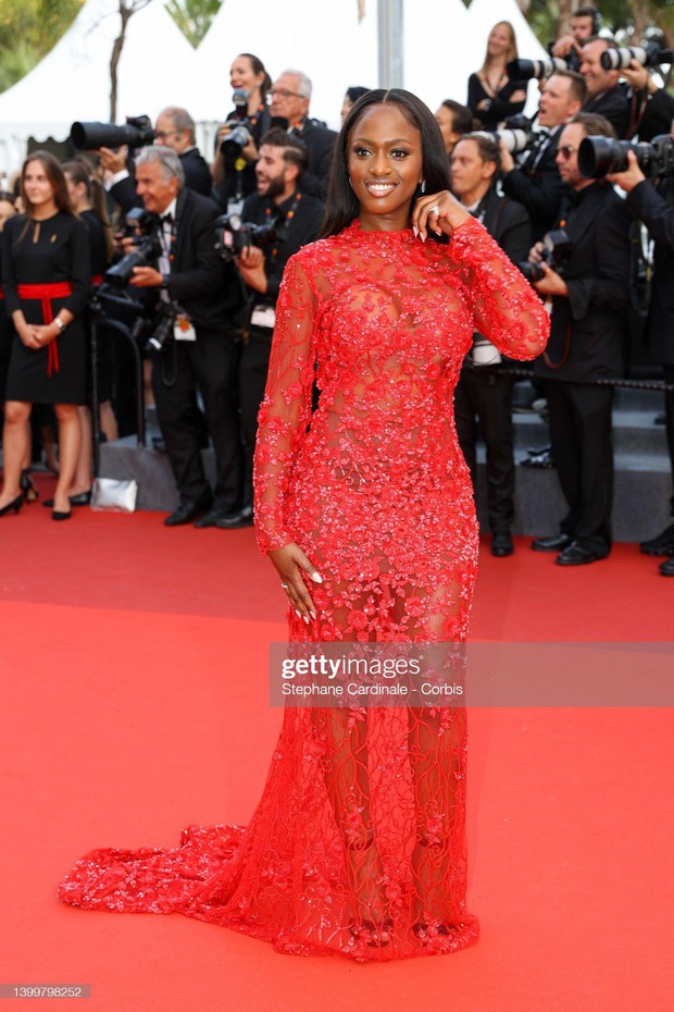 Bế mạc Cannes: Chủ tịch giải Máy quay vàng tạo dáng lố, người đẹp Nga hở bạo nhất thảm đỏ - Ảnh 16.
