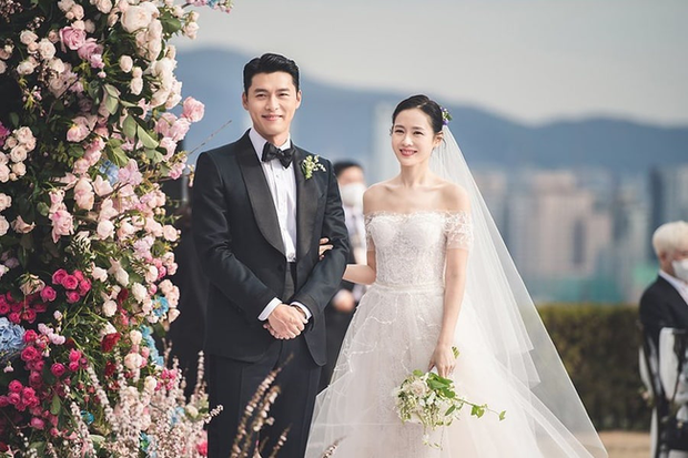 Rộ lại clip Son Ye Jin tới dự họp báo phim của Hyun Bin, đàng trai cười đến mất kiểm soát nhưng thực hư thế nào? - Ảnh 1.