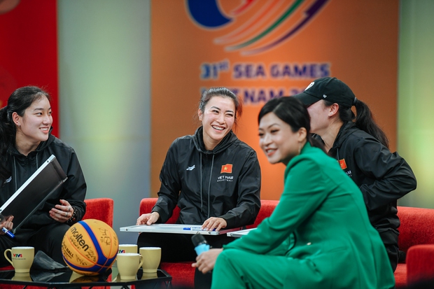Đội tuyển bóng rổ 3x3 nữ Việt Nam để mặt mộc lên truyền hình: Makeup sương sương vẫn đẹp bất chấp, đỉnh nhất là Trương Thảo Vy - Ảnh 7.