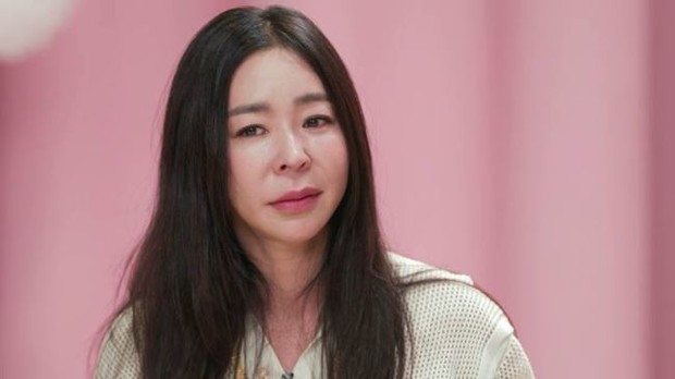 Sao nữ dao kéo thất bại may mắn nhất Hàn Quốc: Bỏ diễn xuất nhạt nhòa để lấy chồng giàu, cuộc sống đáng ao ước ở tuổi 50 - Ảnh 4.