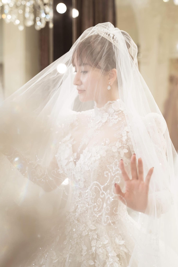 Phan Hiển đưa Khánh Thi thử váy cưới, nhan sắc cô dâu là mẹ bỉm 2 con nổi bần bật! - Ảnh 6.