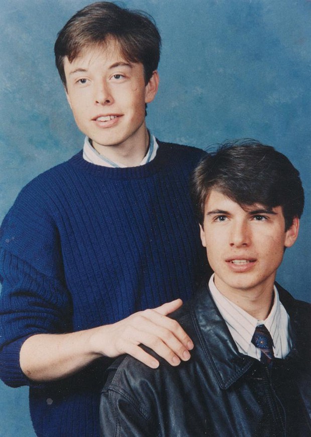 Elon Musk's equally talented younger brother: Started a career in his twenties, has a fortune of nearly a billion dollars and has an equal tycoon wife - Photo 1.