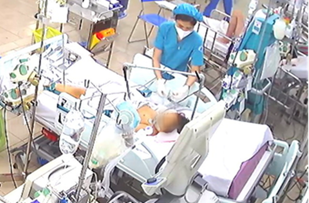 Bé gái 7 tuổi có men gan tăng cao gấp 100 lần do sốt xuất huyết nặng - Ảnh 1. Bé gái 7 tuổi có men gan tăng cao gấp 100 lần do sốt xuất huyết nặng - Ảnh 1.