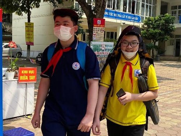 Hanoi plans to increase tuition fees: More burden on parents - Photo 1.