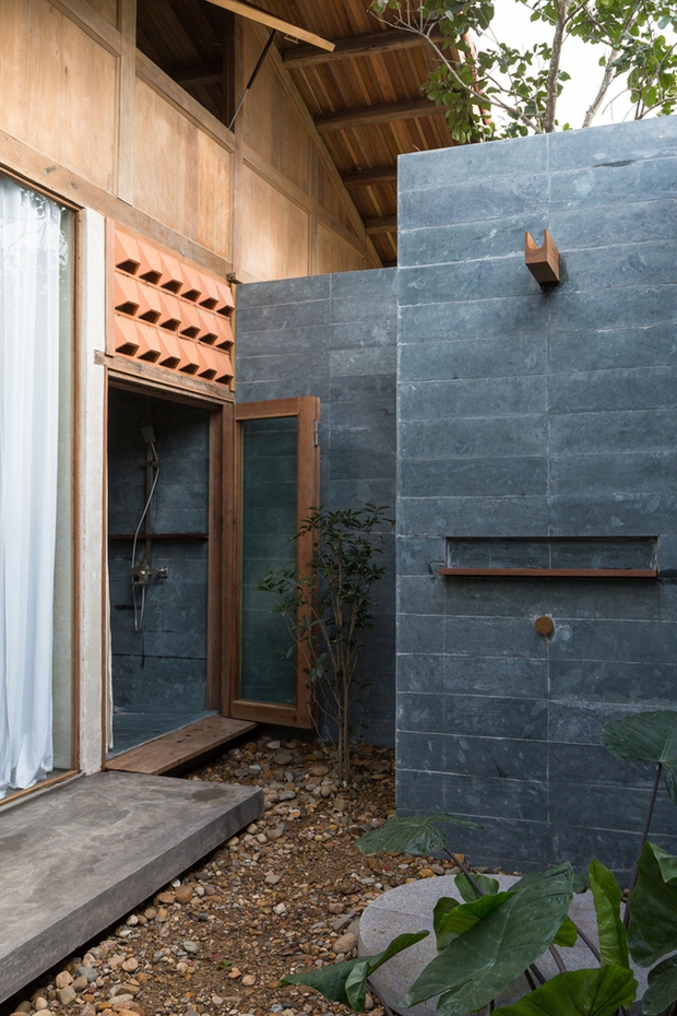 Simple features in a garden house in Hue ancient capital - Photo 11.