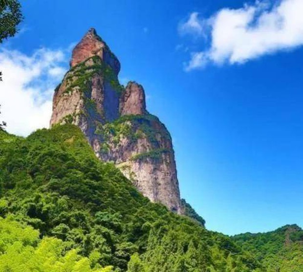 Núi đá thiêng liêng nhất Trung Quốc: Cao gần 1.000m có hình dáng Phật Bà chắp tay, cảnh tượng sau cơn mưa mới thật sự ngỡ ngàng - Ảnh 7.