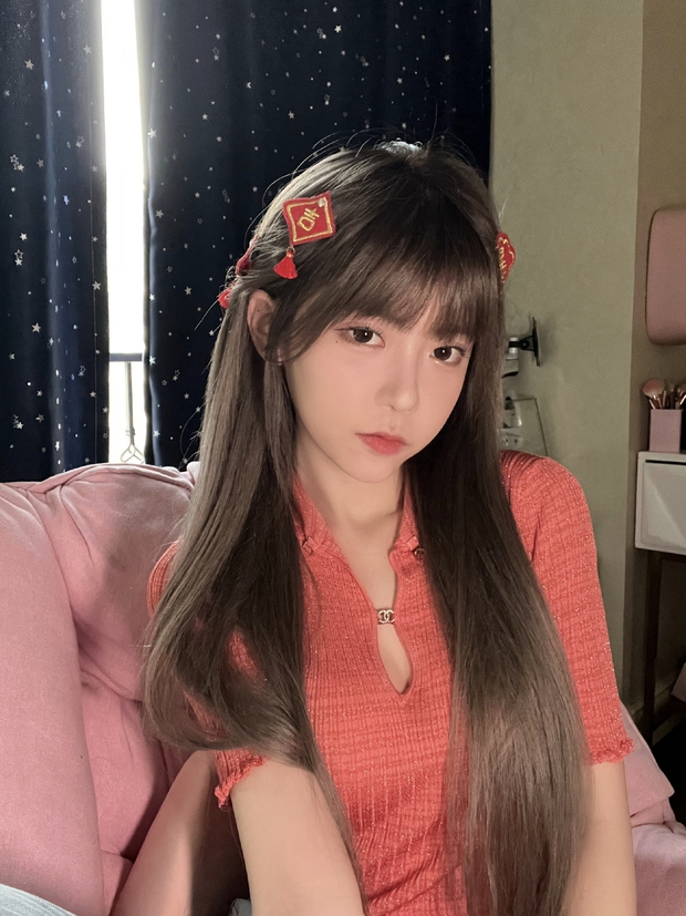 Đọc lại tin nhắn văn vở của người yêu cũ đã cắm sừng mình, nữ streamer xinh đẹp nổi máu cà khịa không lệch phát nào! - Ảnh 2. Đọc lại tin nhắn văn vở của người yêu cũ đã cắm sừng mình, nữ streamer xinh đẹp nổi máu cà khịa không lệch phát nào! - Ảnh 2.