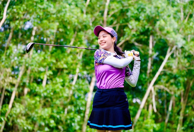 2 tiểu thư Vbiz bất ngờ đạt giải thưởng đánh golf, mẹ siêu mẫu phải ngỡ ngàng thốt lên 1 câu! - Ảnh 5. 2 tiểu thư Vbiz bất ngờ đạt giải thưởng đánh golf, mẹ siêu mẫu phải ngỡ ngàng thốt lên 1 câu! - Ảnh 5.
