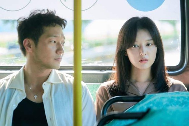 Trai đẹp này bị phim của Kim Ji Won dìm visual tơi tả: Xuống sắc tệ nhưng vẫn chuẩn bạn trai trong mơ! - Ảnh 6. Trai đẹp này bị phim của Kim Ji Won dìm visual tơi tả: Xuống sắc tệ nhưng vẫn chuẩn bạn trai trong mơ! - Ảnh 6.