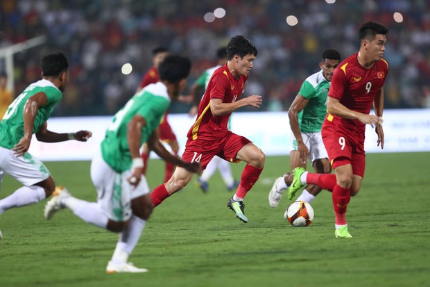 Trực tiếp U23 Việt Nam 2-0 U23 Indonesia: Hùng Dũng lập công! Chiến thắng đã đến gần - Ảnh 2.