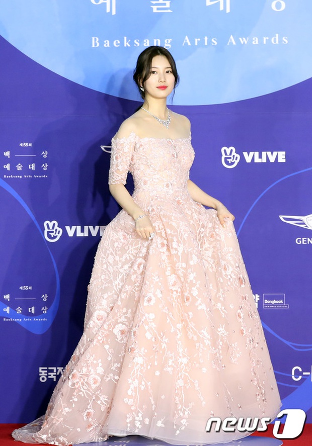 Suzy xứng danh nữ thần Baeksang: 6 năm làm host chiếm spotlight với visual tuyệt mỹ, tỏa sáng nhất là lần xuống tóc và hở bạo - Ảnh 11.