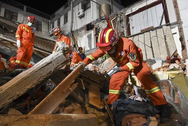 Vụ sập nhà ở Trung Quốc: Số người thiệt mạng tăng lên 53, kết thúc chiến dịch tìm kiếm cứu hộ - Ảnh 1.