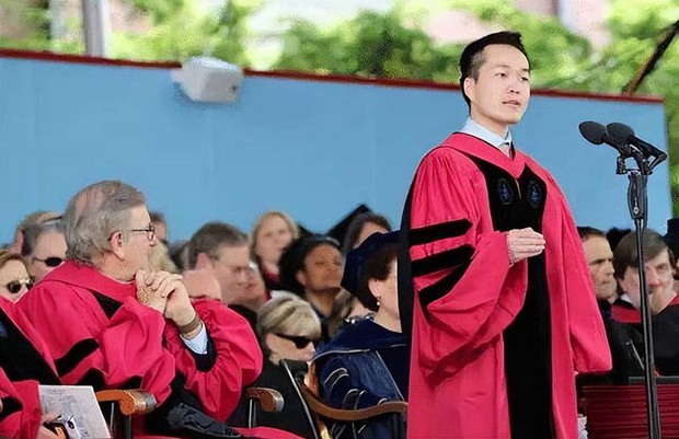 Một bà mẹ mù chữ, một bà mẹ lừa con trai học đều sử dụng cùng 1 phương pháp để con đậu ĐH Bắc Kinh và Harvard danh tiếng - Ảnh 1. Một bà mẹ mù chữ, một bà mẹ lừa con trai học đều sử dụng cùng 1 phương pháp để con đậu ĐH Bắc Kinh và Harvard danh tiếng - Ảnh 1.