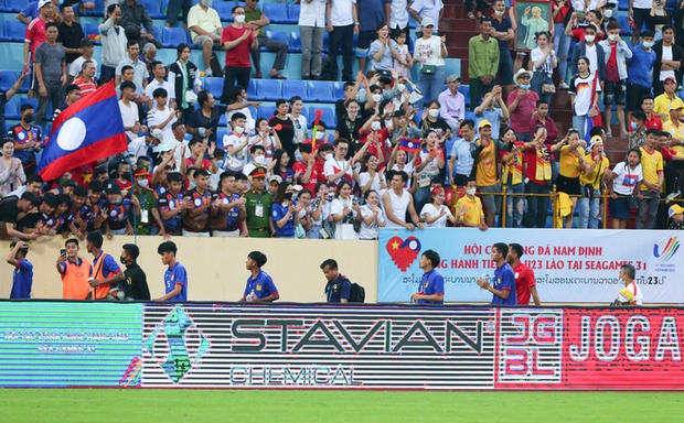 HLV U23 Lào: Rất tiếc chúng tôi không thể chiến thắng để đáp lại sự yêu mến của CĐV Nam Định - Ảnh 2.