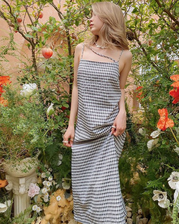 11 mẫu váy 2 dây xinh ngất đến từ local brand Việt: màu sắc siêu đa dạng cực hợp cho mùa hè, chi từ 380k là có ngay outfit sống ảo - Ảnh 5.