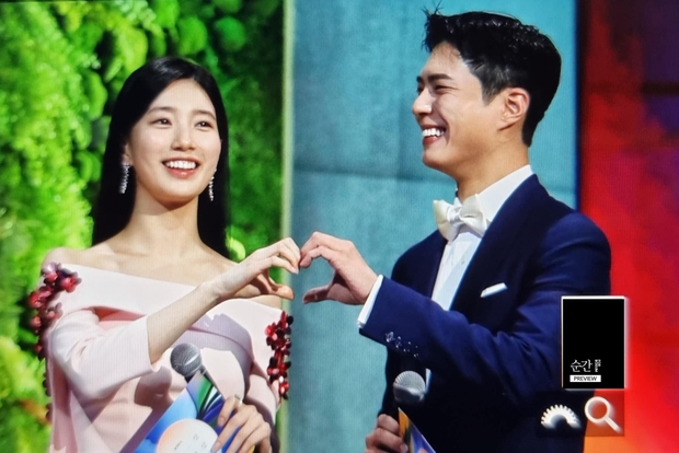 Ơn giời Park Bo Gum không còn tránh Suzy như “tránh tà” ở Baeksang nữa rồi, còn tình tứ công khai nữa - Ảnh 4.