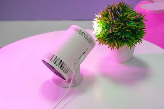 Review of Samsung's very good mini projector, why does it cost up to 25 million?  - Photo 5.