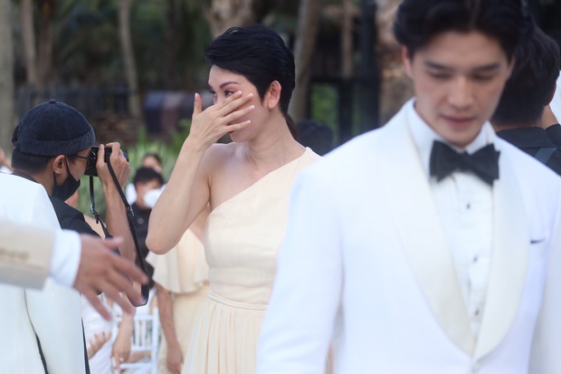Toàn cảnh đám cưới Ngô Thanh Vân - Huy Trần tại Đà Nẵng: Cô dâu - chú rể phát cả vựa cẩu lương, 1 khoảnh khắc xúc động mạnh! - Ảnh 16. Toàn cảnh đám cưới Ngô Thanh Vân - Huy Trần tại Đà Nẵng: Cô dâu - chú rể phát cả vựa cẩu lương, 1 khoảnh khắc xúc động mạnh! - Ảnh 16.