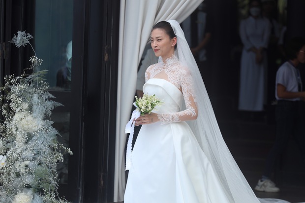 Toàn cảnh đám cưới Ngô Thanh Vân - Huy Trần tại Đà Nẵng: Cô dâu - chú rể phát cả vựa cẩu lương, 1 khoảnh khắc xúc động mạnh! - Ảnh 22. Toàn cảnh đám cưới Ngô Thanh Vân - Huy Trần tại Đà Nẵng: Cô dâu - chú rể phát cả vựa cẩu lương, 1 khoảnh khắc xúc động mạnh! - Ảnh 22.