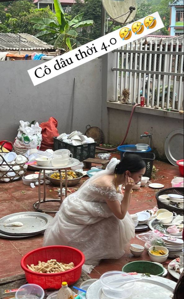 Ha Duc Chinh's wife spoke out for her husband's family after a photo of her wearing a wedding dress to wash dishes - Photo 2.