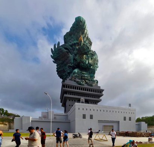 Bức tượng khổng lồ xây gần 3 thập kỷ mới hoàn thành, nằm ở vùng đất nổi tiếng mà ai cũng muốn đến một lần trong đời - Ảnh 5.
