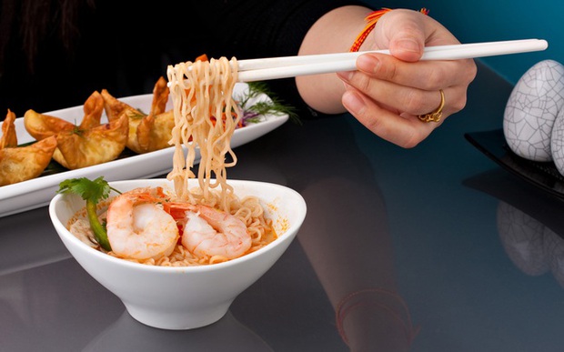 2 việc gây già nhanh nhưng chị em thích làm trước khi ngủ, thay 2 điều sau sẽ ngủ ngon và trẻ lâu - Ảnh 3. 2 việc gây già nhanh nhưng chị em thích làm trước khi ngủ, thay 2 điều sau sẽ ngủ ngon và trẻ lâu - Ảnh 3.