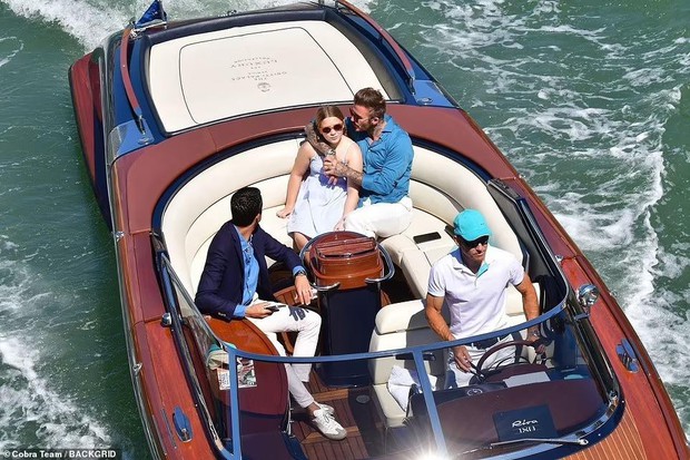 Dẫn Harper Seven đi chơi thuyền, David Beckham cho thấy là ông bố cuồng con gái - Ảnh 12.