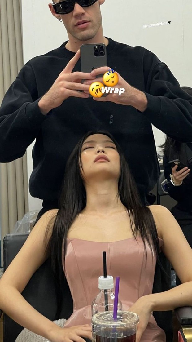 Nhà mốt nào cũng chết mê vì Jennie, nhìn ảnh hậu trường là hiểu ngay lý do tại sao - Ảnh 4. Nhà mốt nào cũng chết mê vì Jennie, nhìn ảnh hậu trường là hiểu ngay lý do tại sao - Ảnh 4.