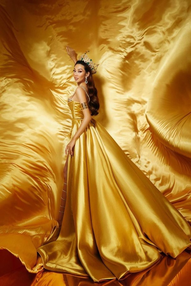 Mặc lại váy của Hoa hậu Thùy Tiên, Miss Universe 2005 Natalie Glebova khoe sắc quyến rũ ở tuổi 41 - Ảnh 5.
