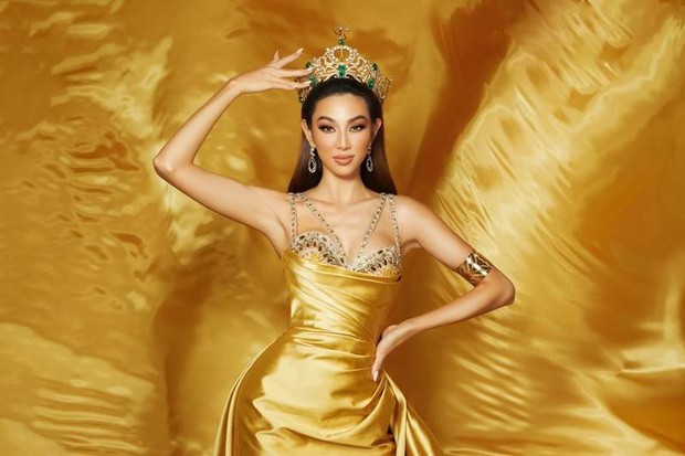 Mặc lại váy của Hoa hậu Thùy Tiên, Miss Universe 2005 Natalie Glebova khoe sắc quyến rũ ở tuổi 41 - Ảnh 6.